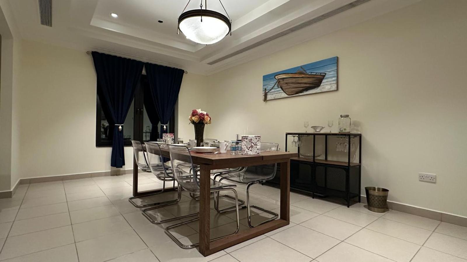 Spacious 2bhk With Balcony & Sea View *