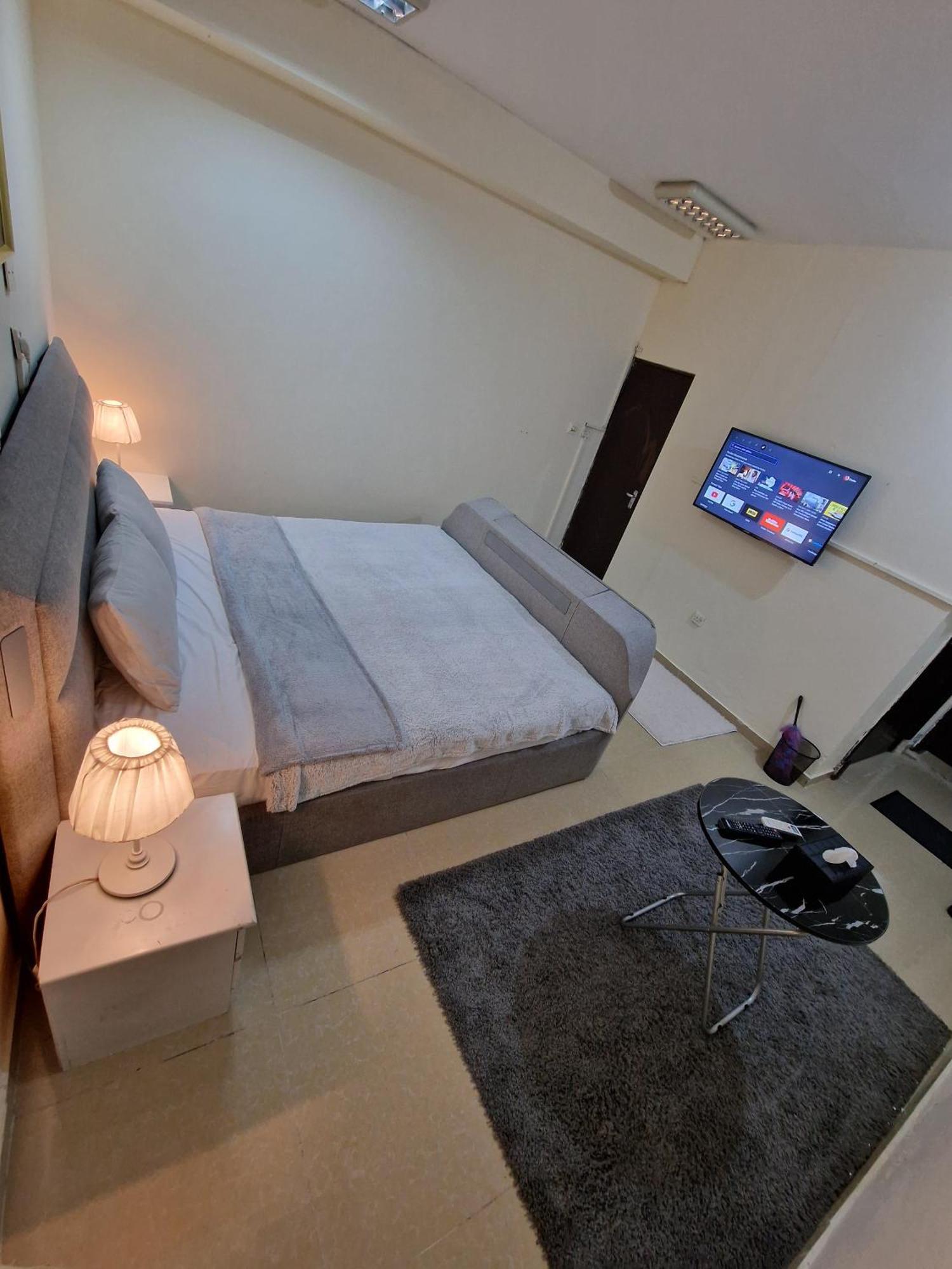 Basement Capsule hotel *