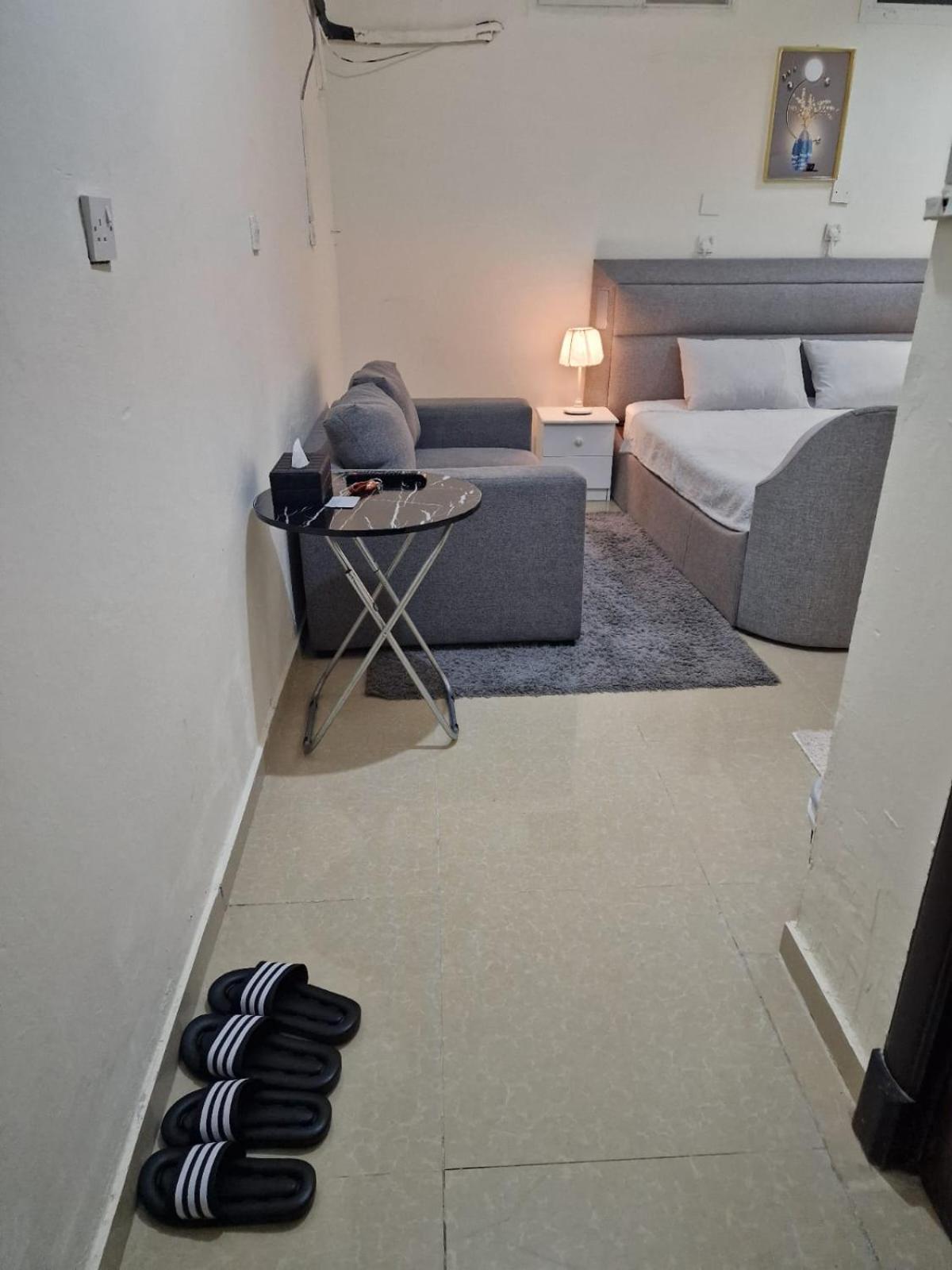 Basement Capsule hotel *