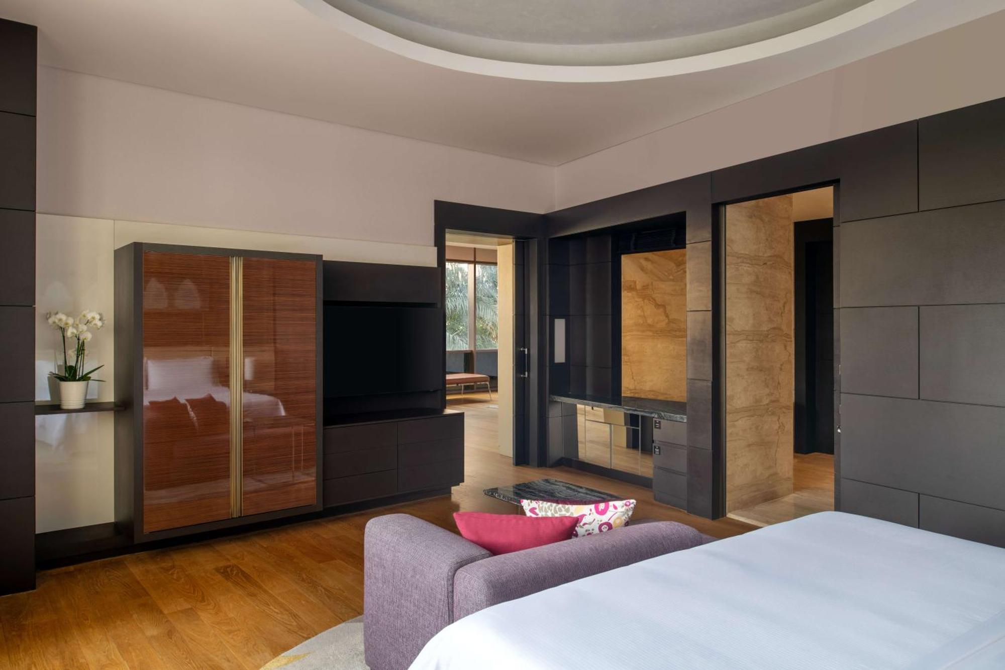 The Westin & 5*