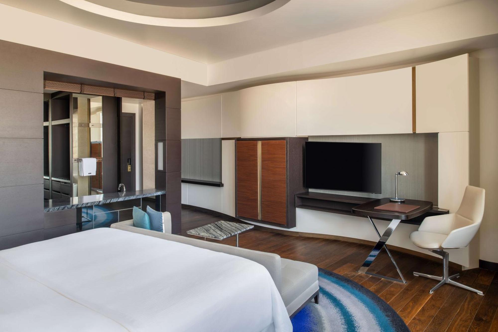 The Westin & 5*