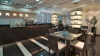 Retaj Al Corniche Aparthotel 2*