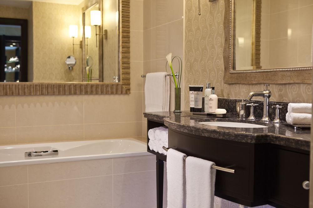 Marriott Executive Center Hotel