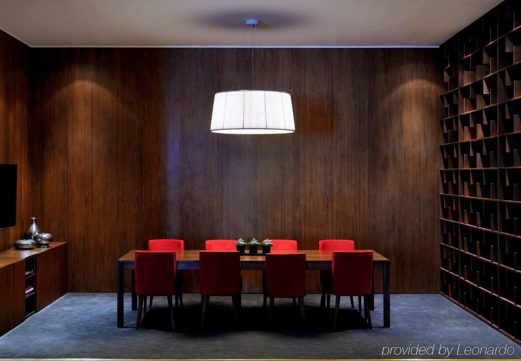 Marriott Executive Center Hotel