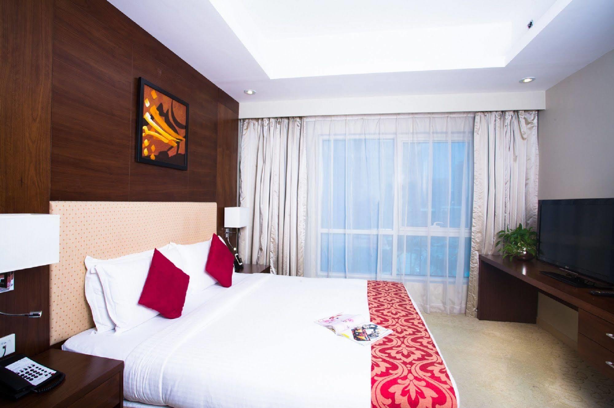 Marriott Executive Center Aparthotel 4*