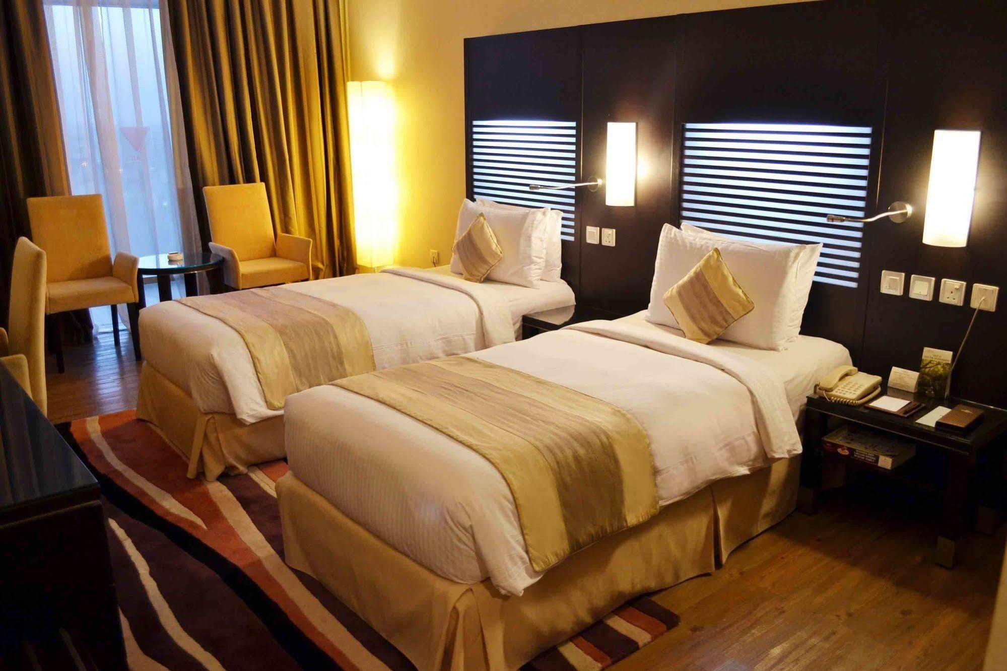 Aparthotel & Centre 4*