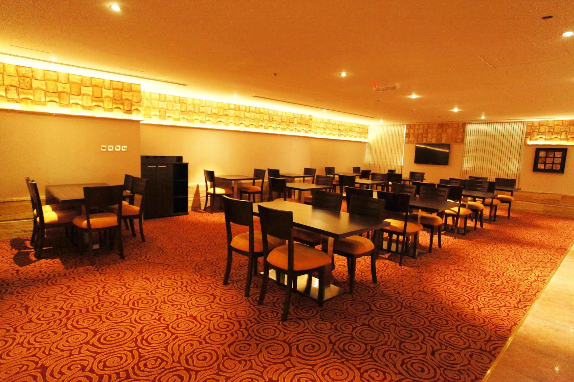 Golden Ocean Hotel 3*