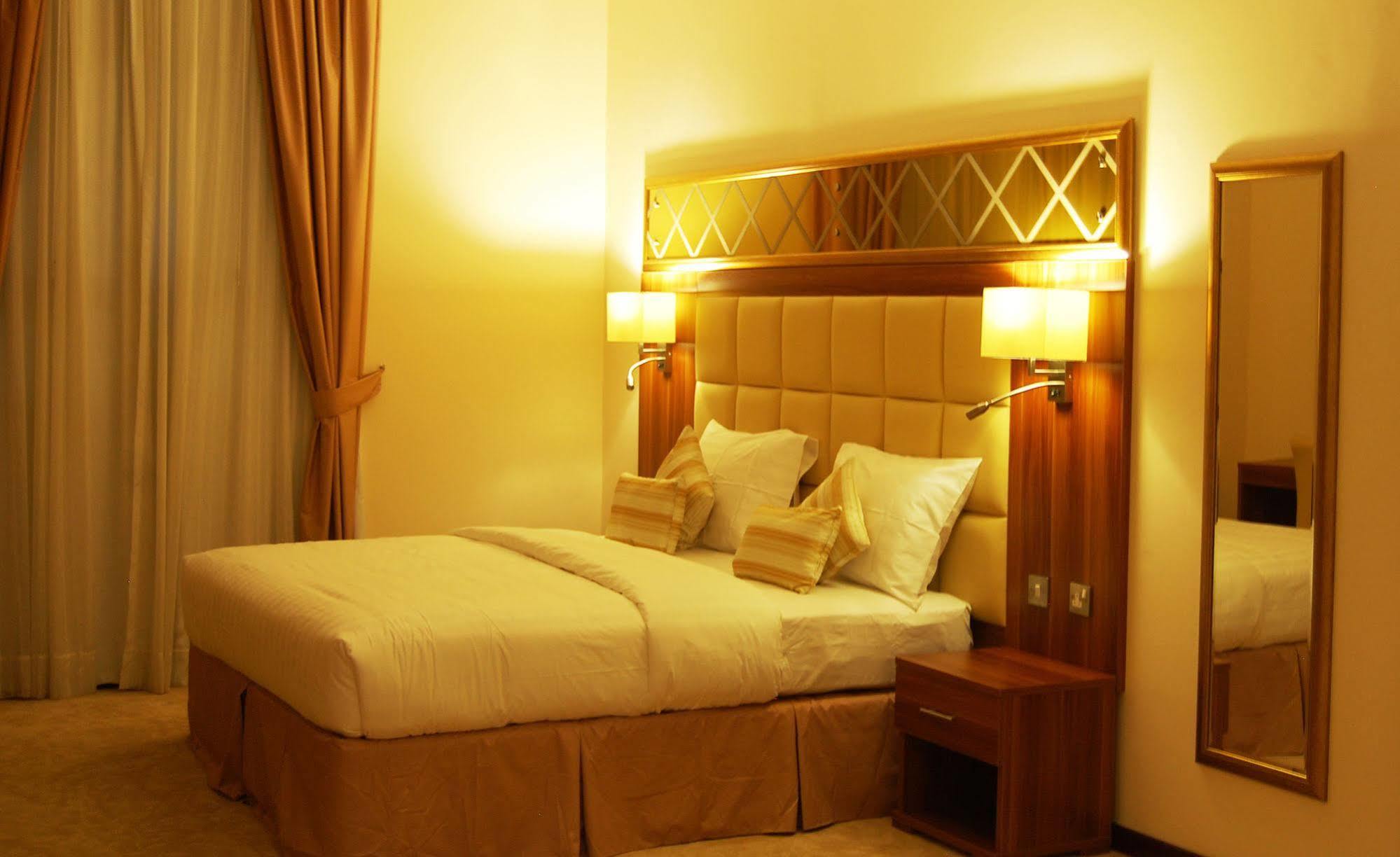 Golden Ocean 3*