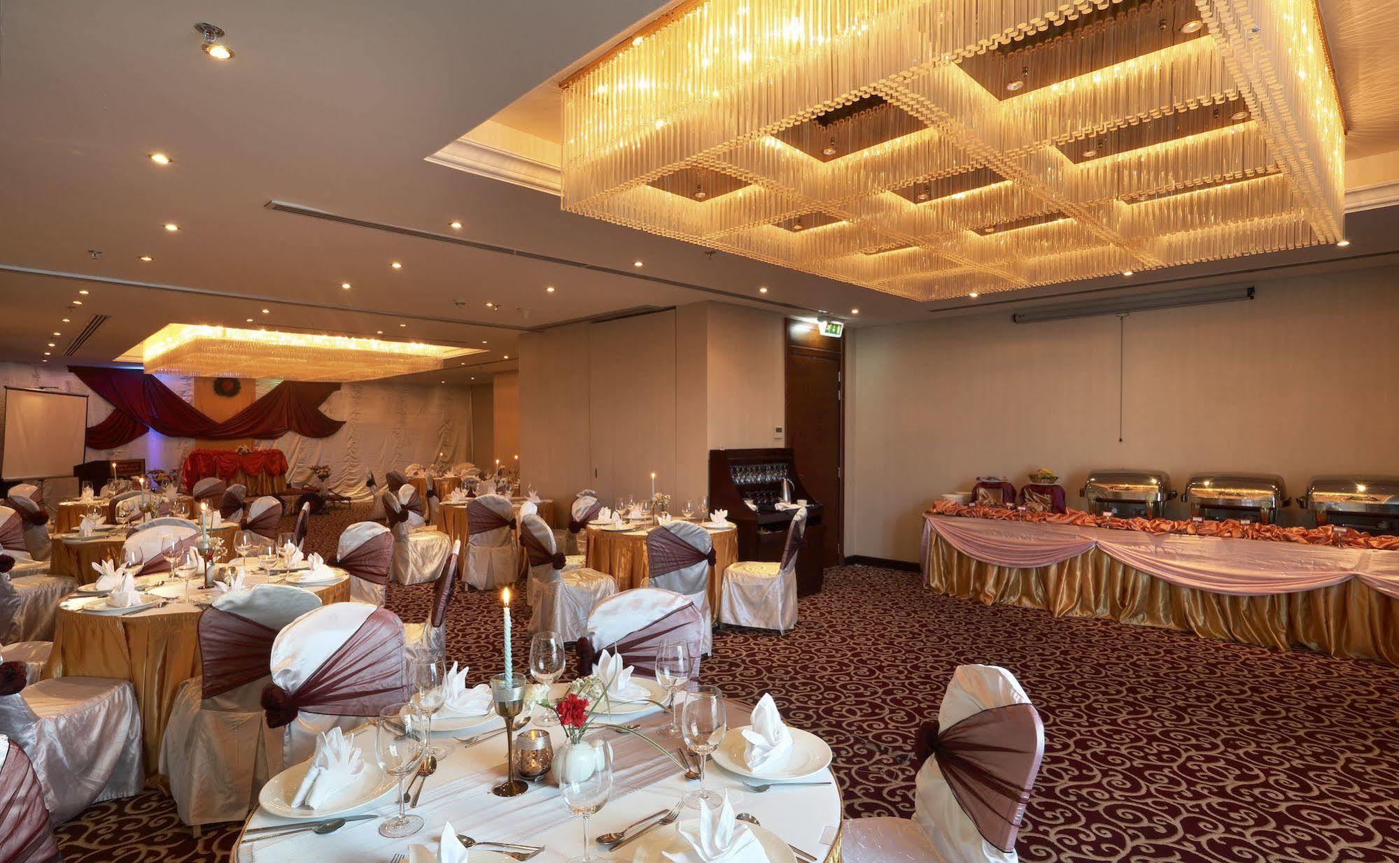 Century Hotel 4*