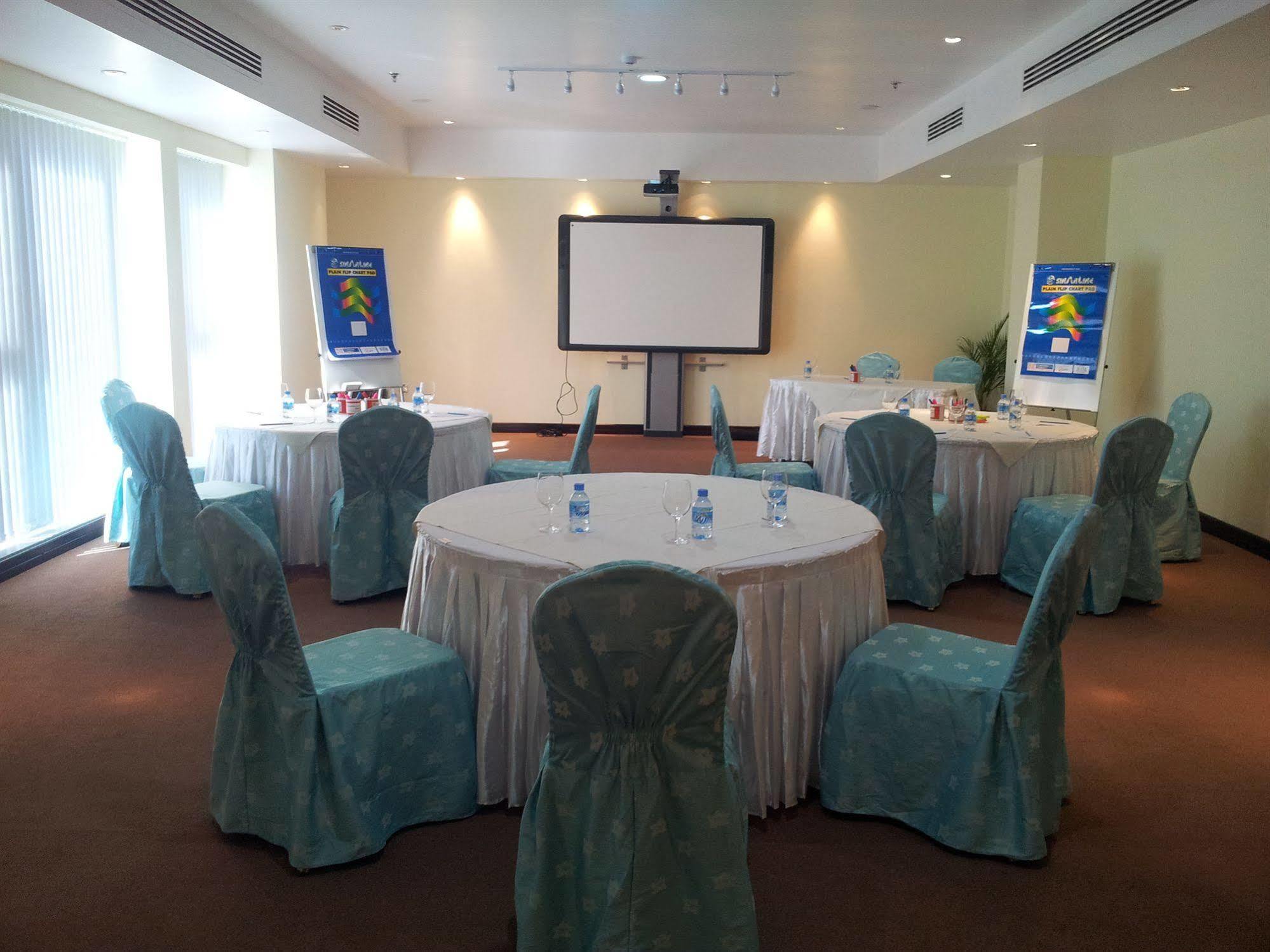 Hotel Gokulam Park 3*