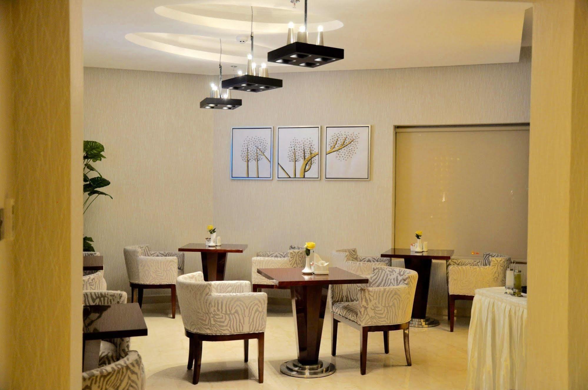 Khách sạn Asherij Doha