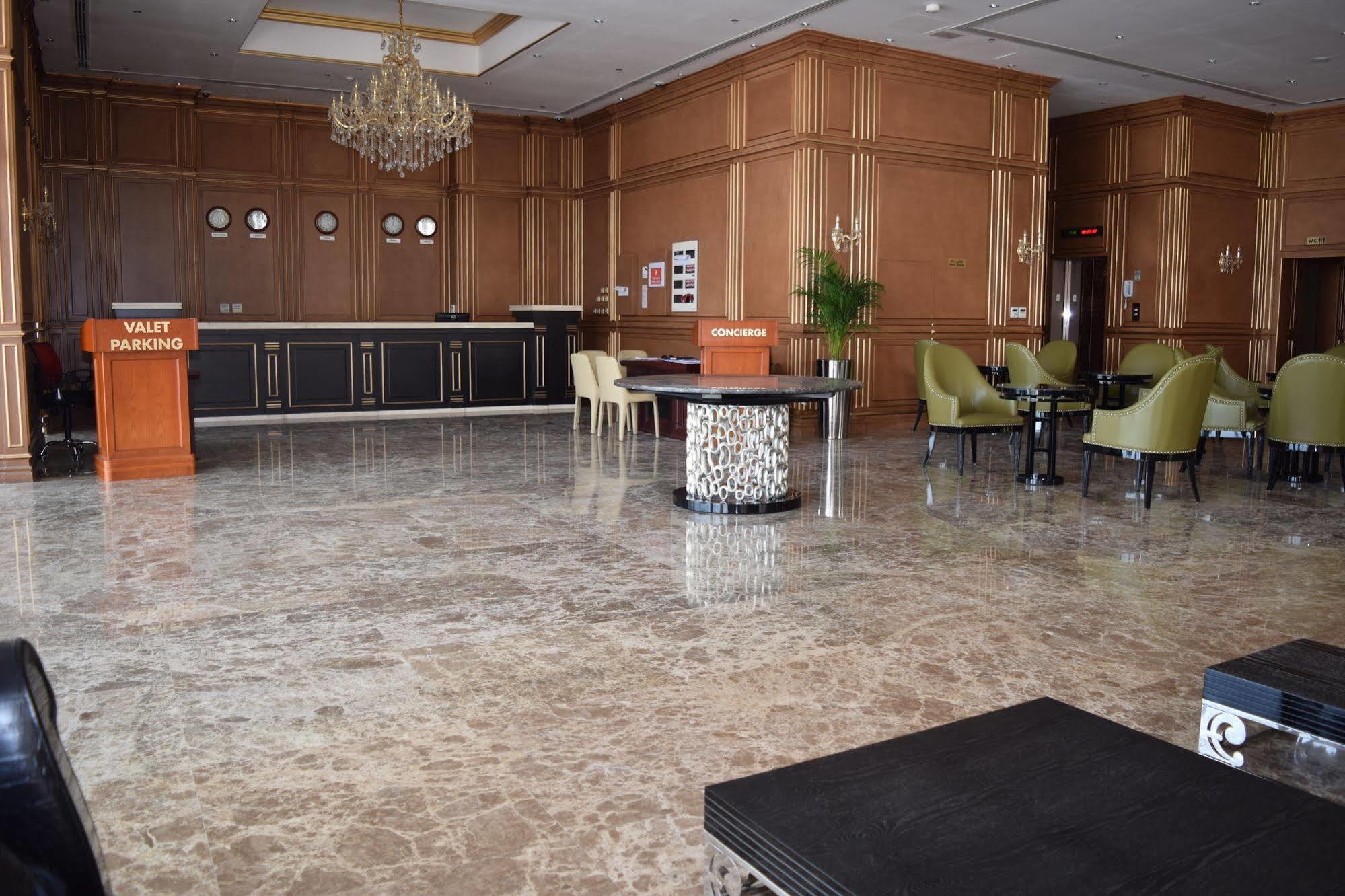 Premium Strato Hotel