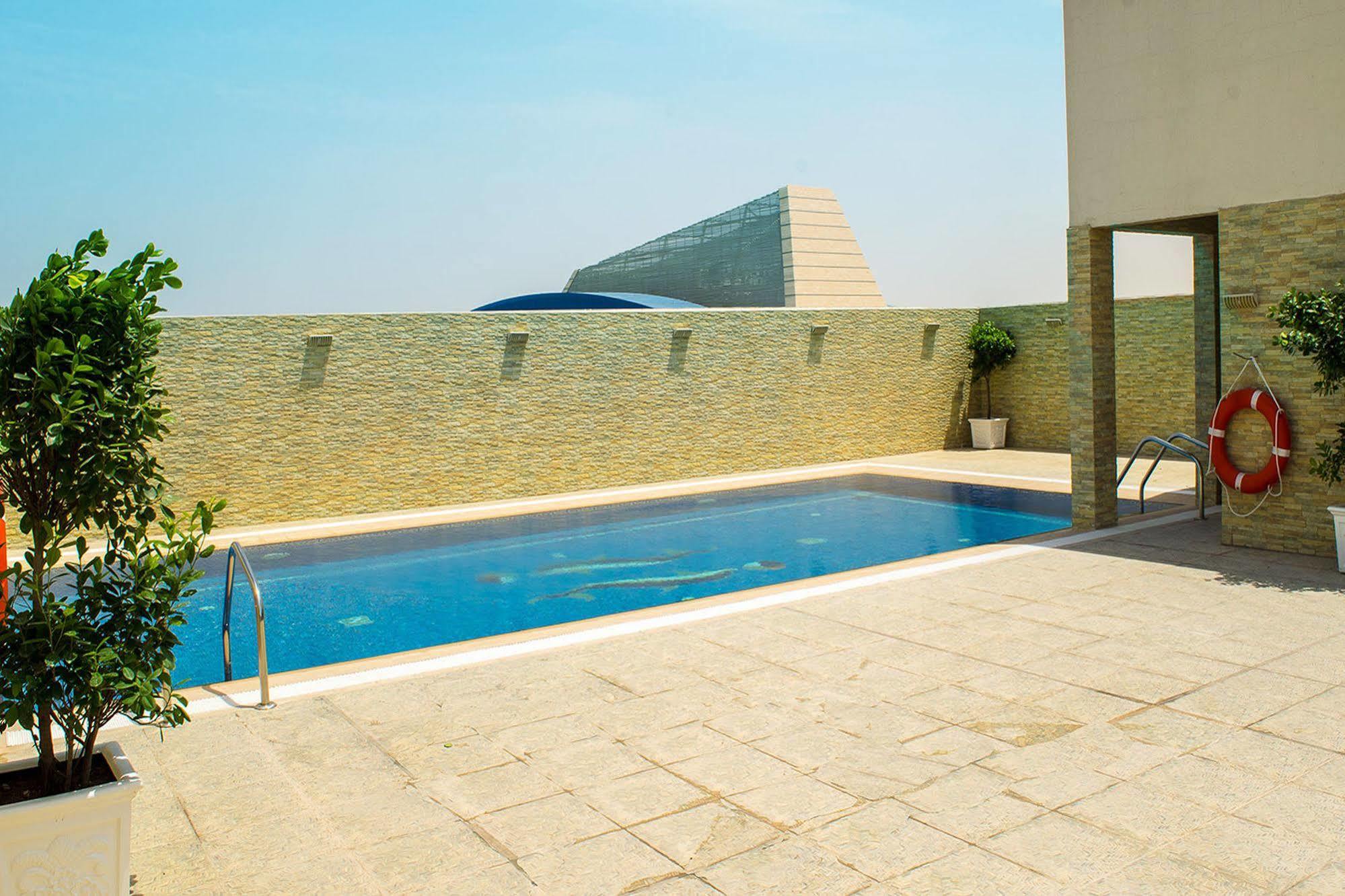 Premium Strato Hotel 4*