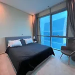 Lovely 2 Bed Apt On 24 Floor In Zig Zag Tower