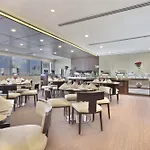 White Square Curve Hotel & Suites