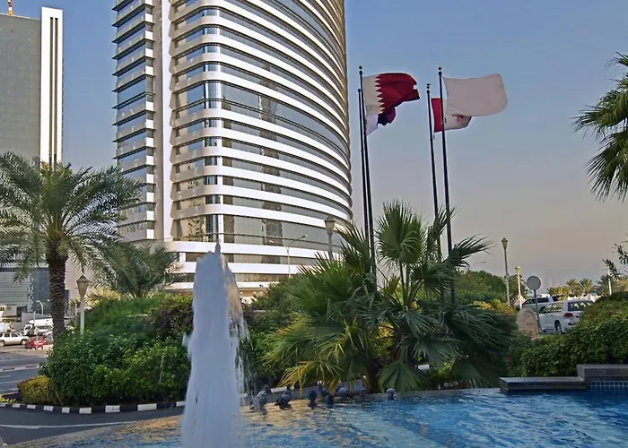 White Square Curve Hotel & Suites