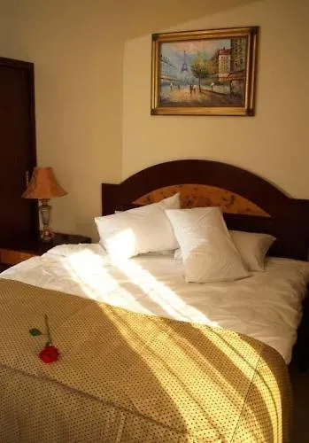 George II Hotel