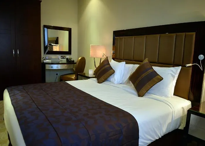 Strato Hotel By Warwick