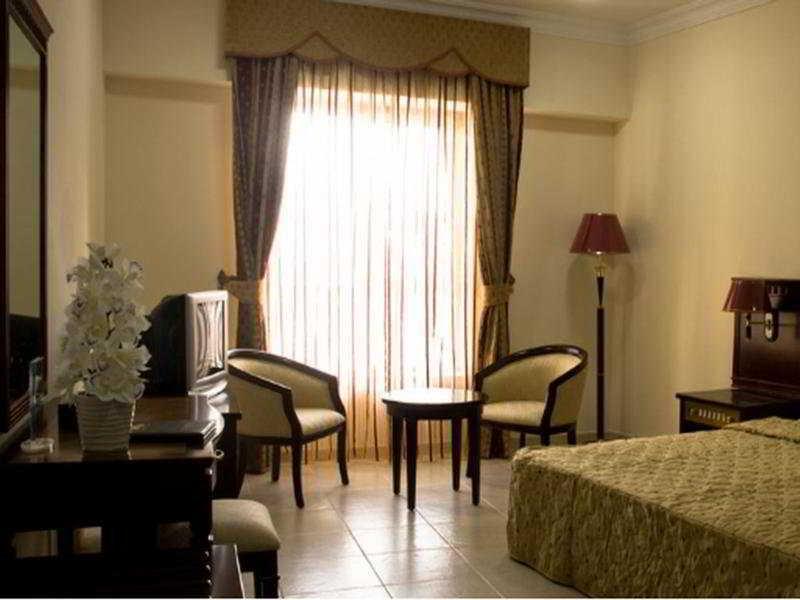 Ayana Golden Coast Khách sạn 4*