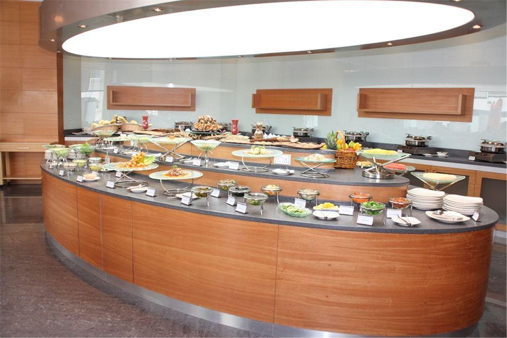 & Centre Aparthotel 4*