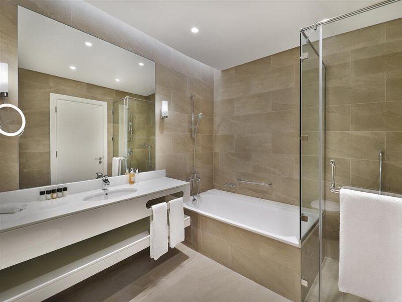 Aleph Residences, Curio Collection By Hilton Khách sạn hẻo lánh Doha