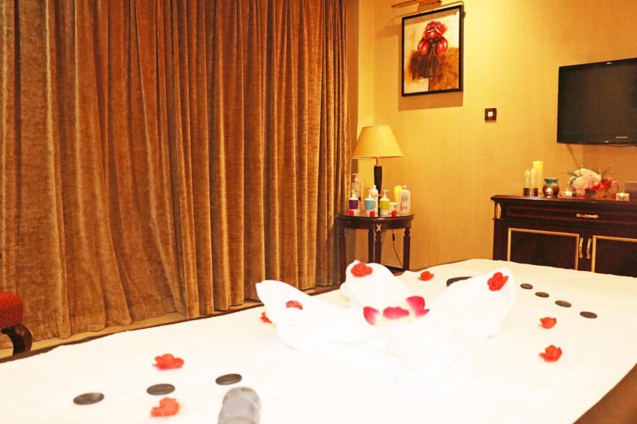 Hotel Chairmen