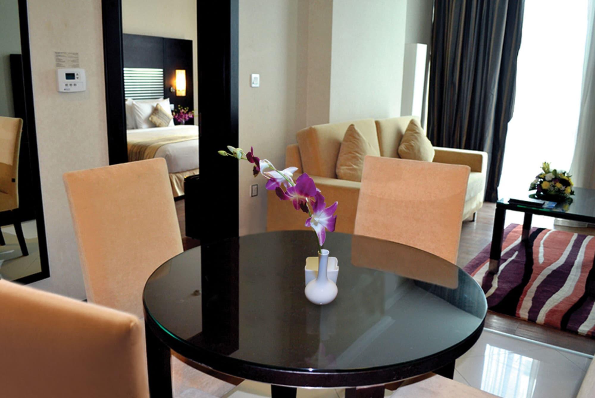 Aparthotel & Centre 4*