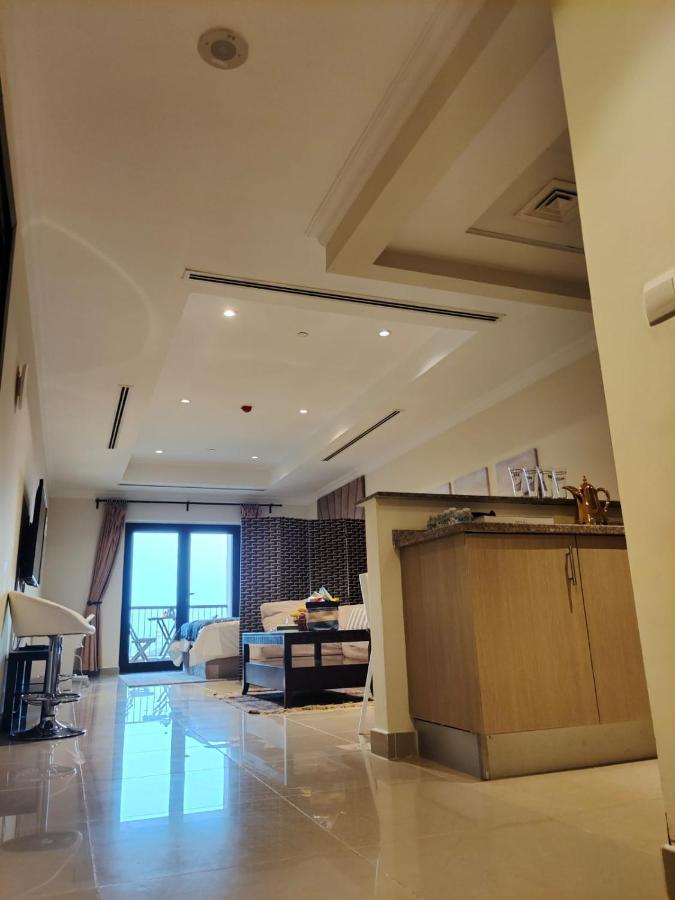 Apartment Sea View, Sunlit Studio In The Pearl *