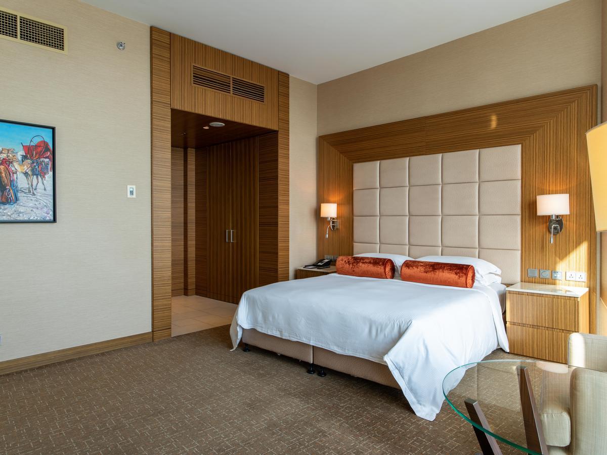 Centre Rotana Khách sạn