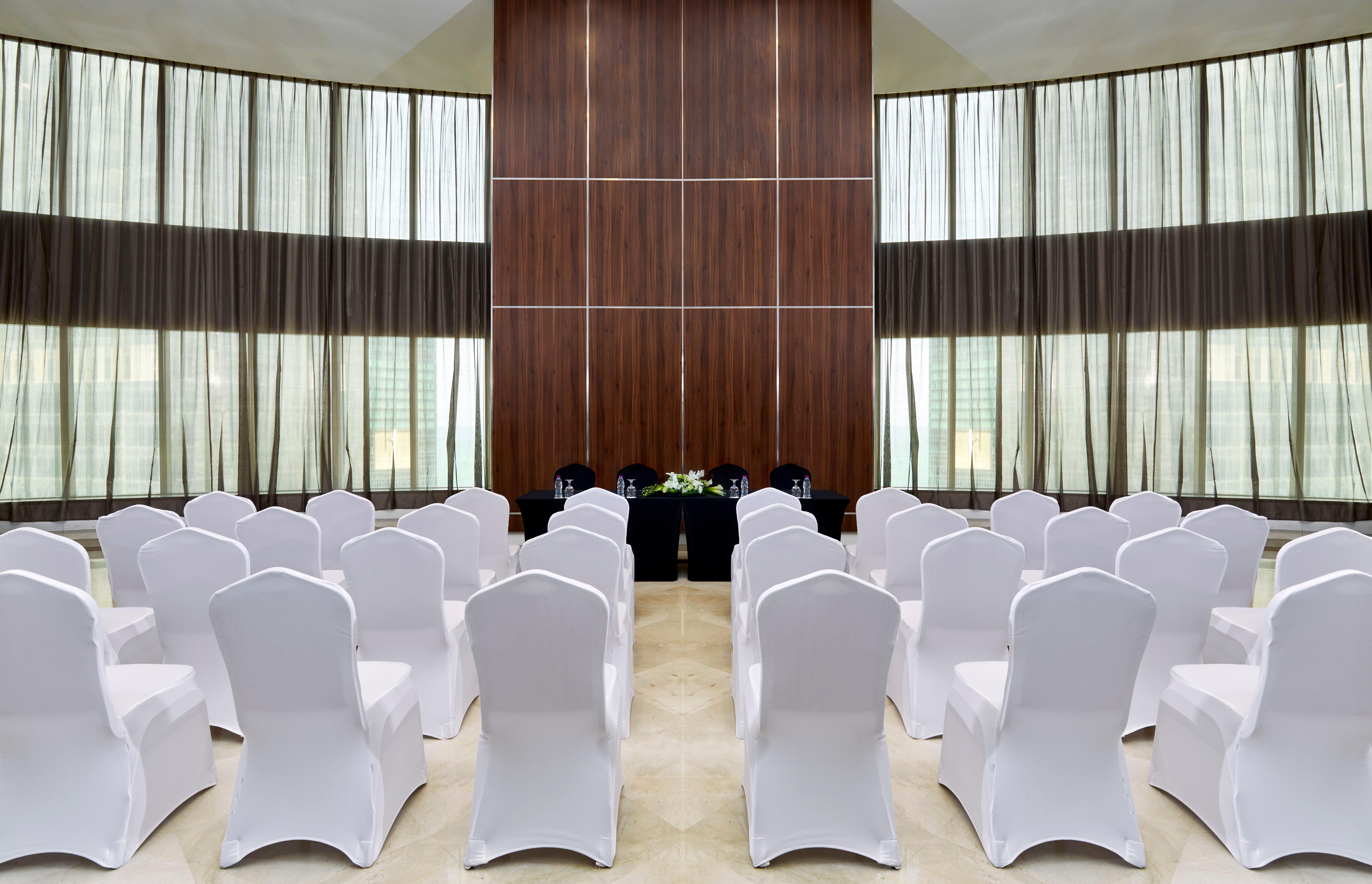 Plaza West Bay 5* Doha