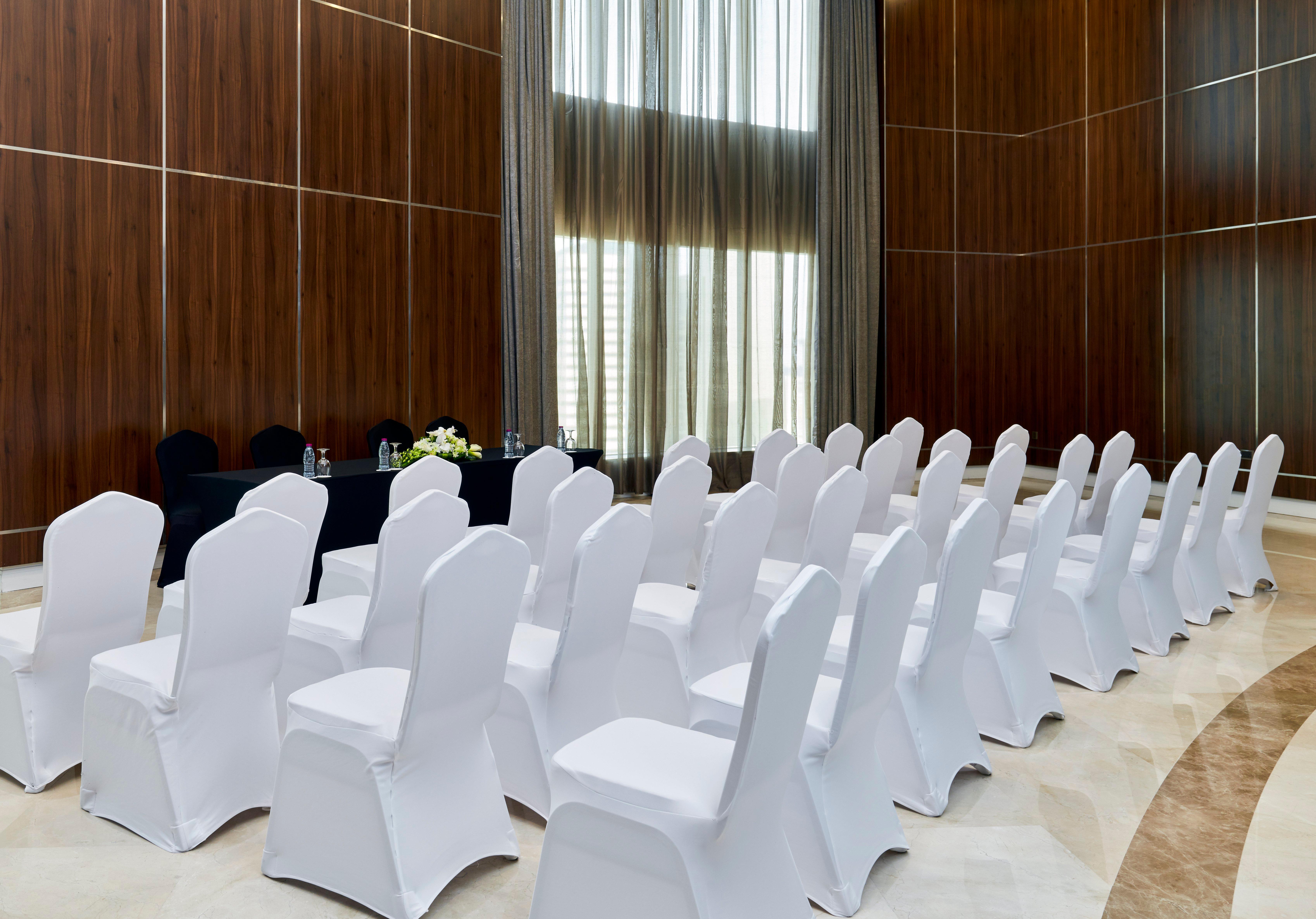 Hotel Plaza West Bay 5*
