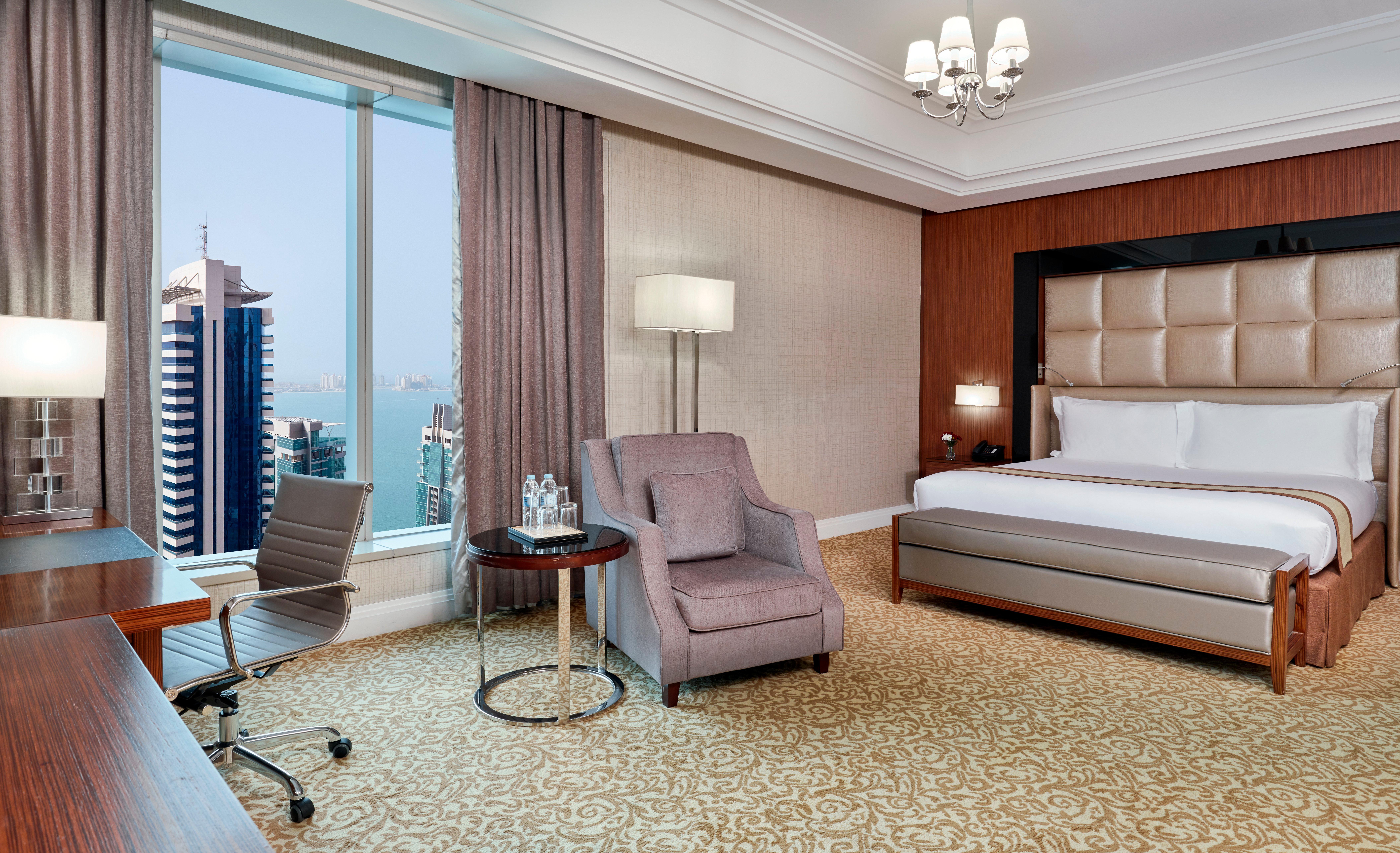 Plaza West Bay Hotel 5*