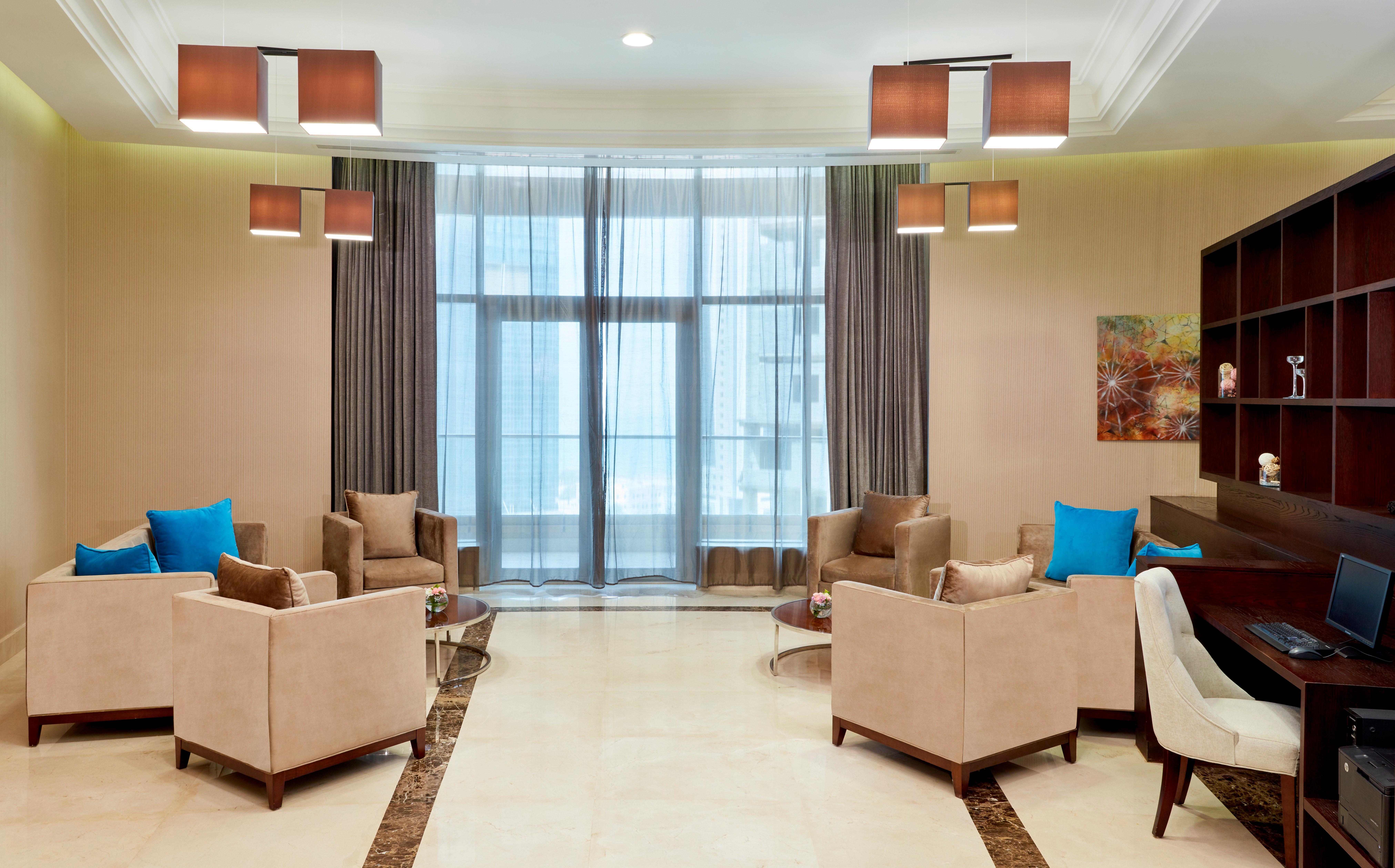 Hotel Plaza West Bay 5*