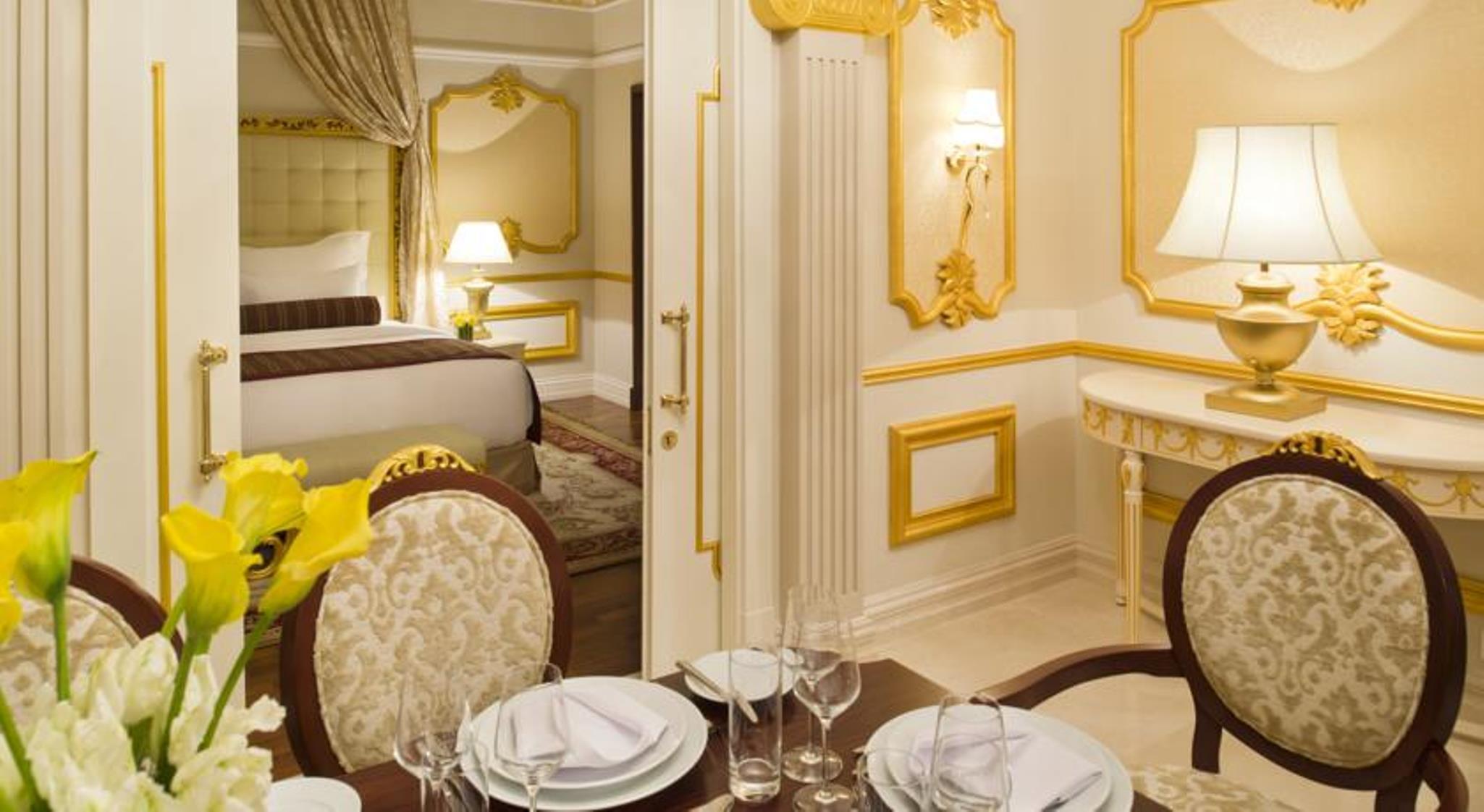 Khách sạn Warwick Doha