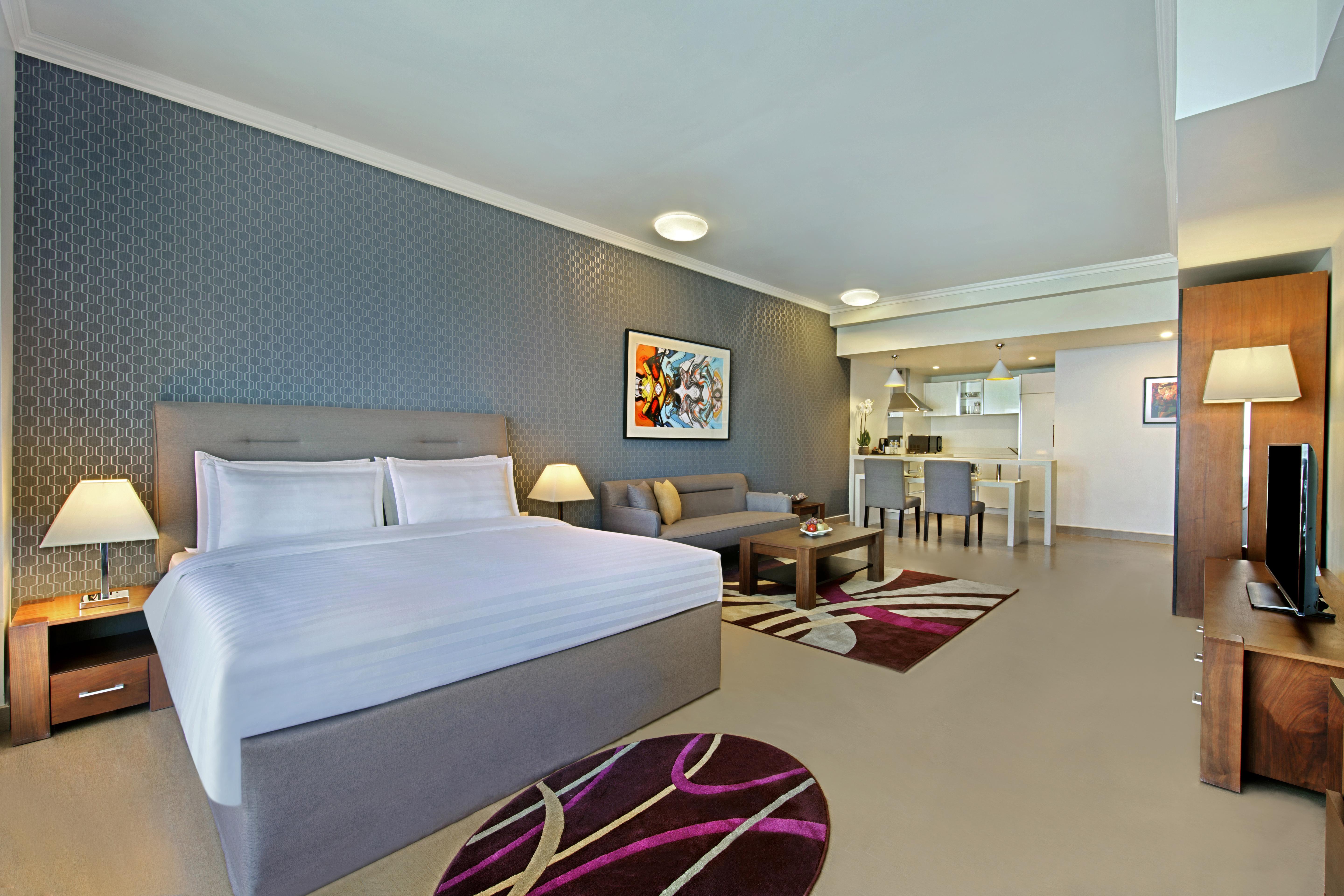 The Curve Aparthotel 4*
