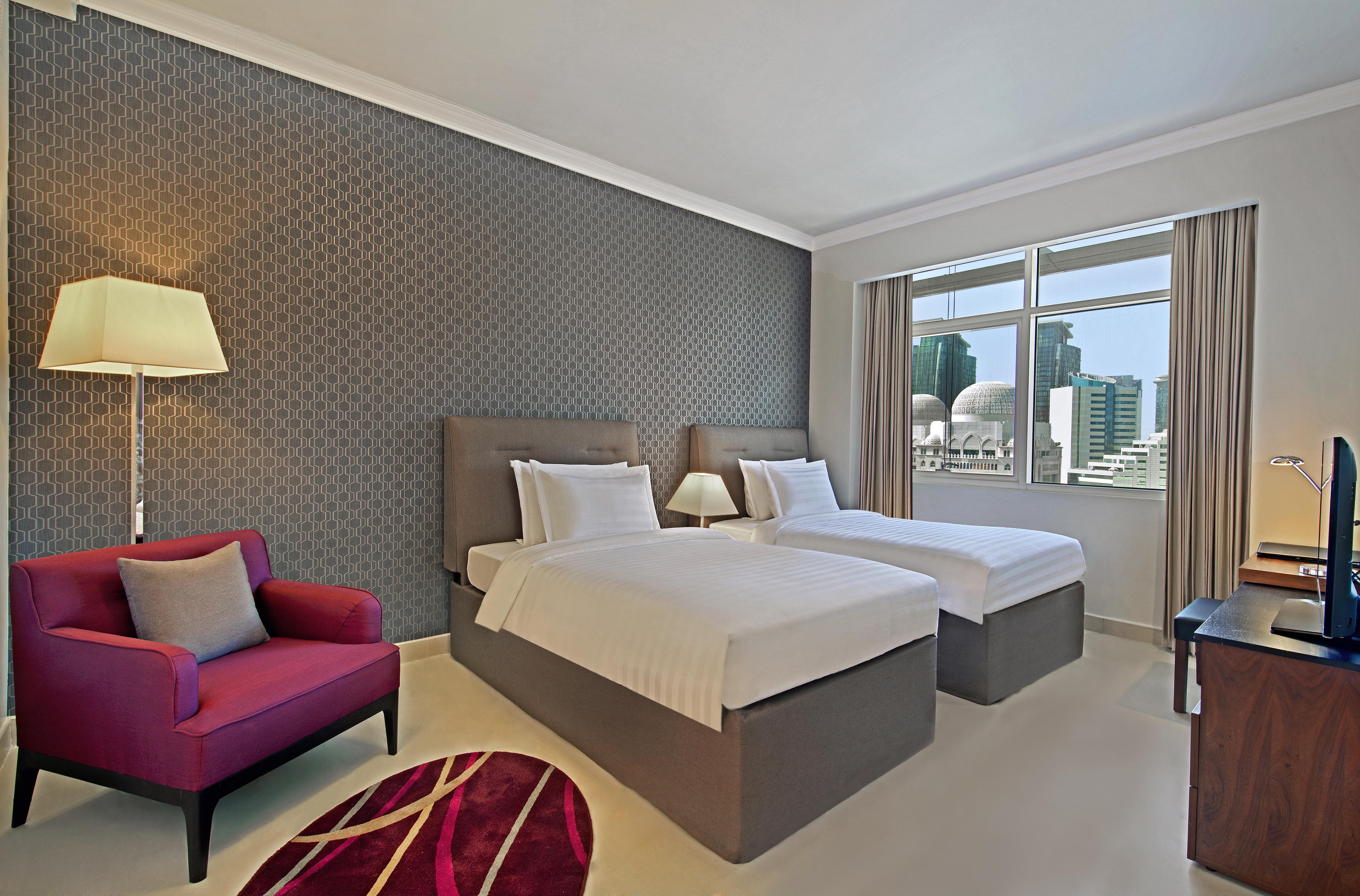 The Curve Aparthotel 4*