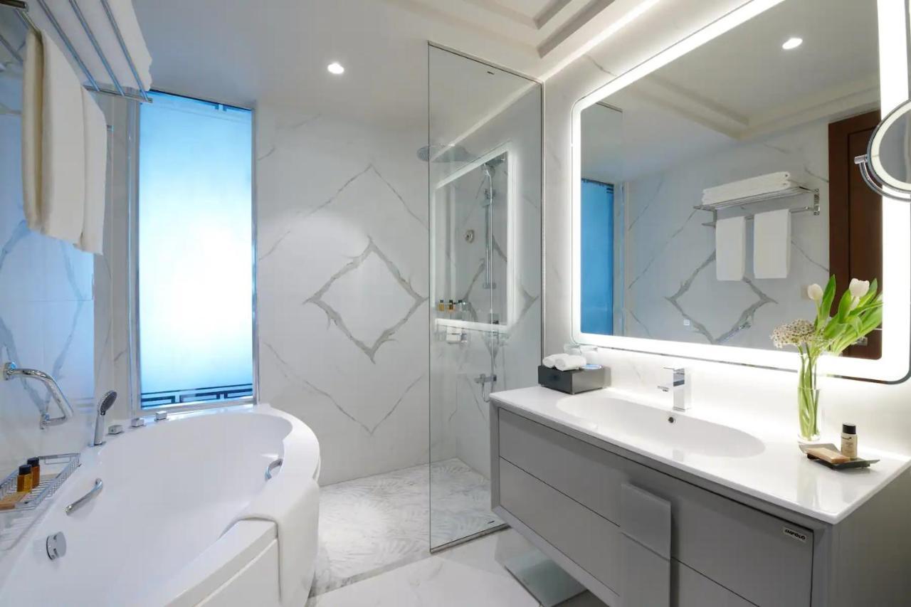Hotel Wyndham Grand West Bay 5*