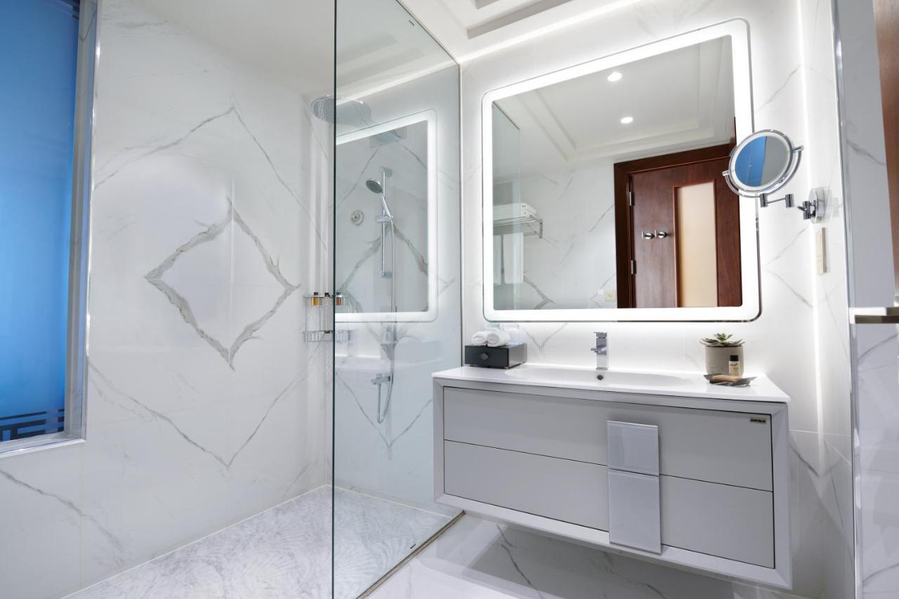 Hotel Wyndham Grand West Bay 5*