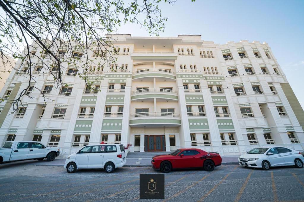 Lovely 3-bedroom Serviced By Land Royal. Doha