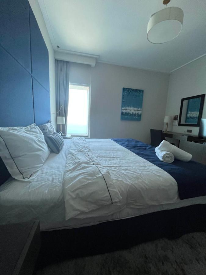 Sea View 1bhk Apt At West Bay Central
