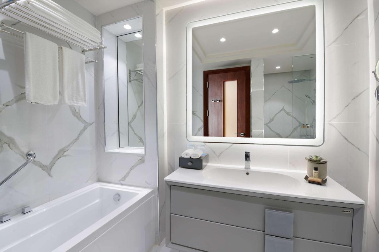 Hotel Wyndham Grand West Bay 5*