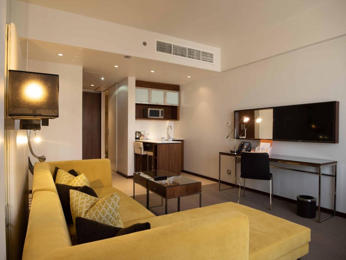 Khách sạn Centro Capital - By Rotana 4*