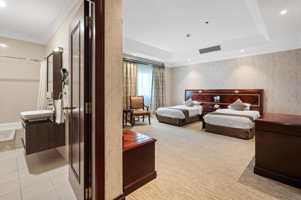 Hotel Chairmen
