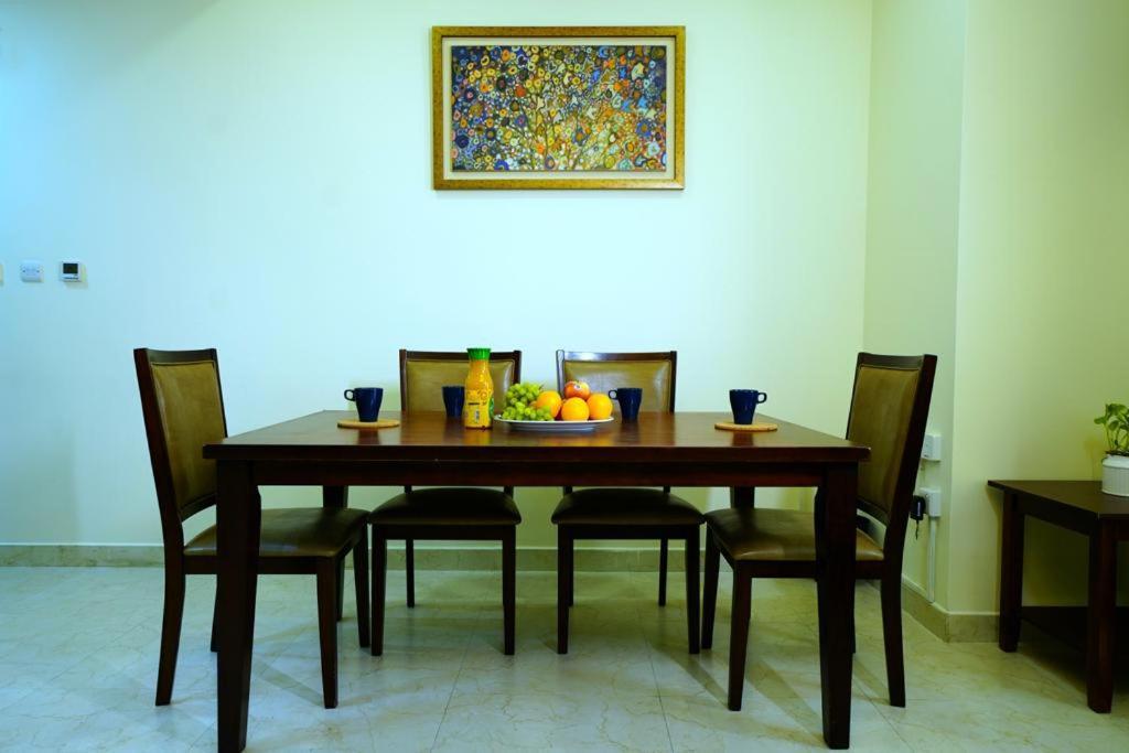 Apartment Lovely 3-bedroom Serviced By Land Royal. *
