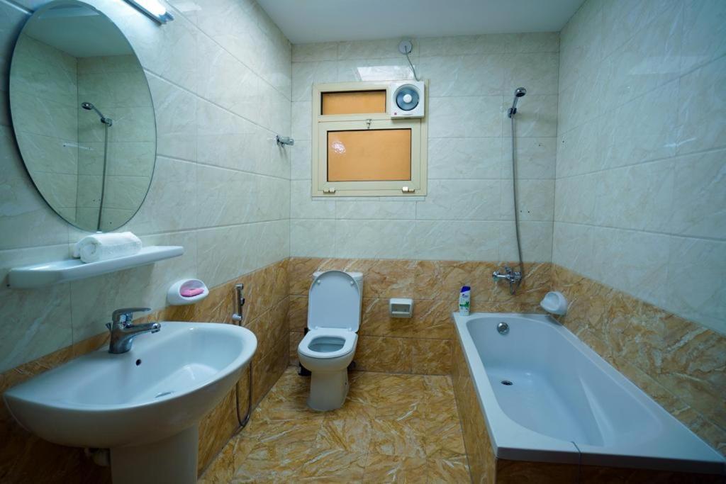 Apartamento Lovely 3-bedroom Serviced By Land Royal.