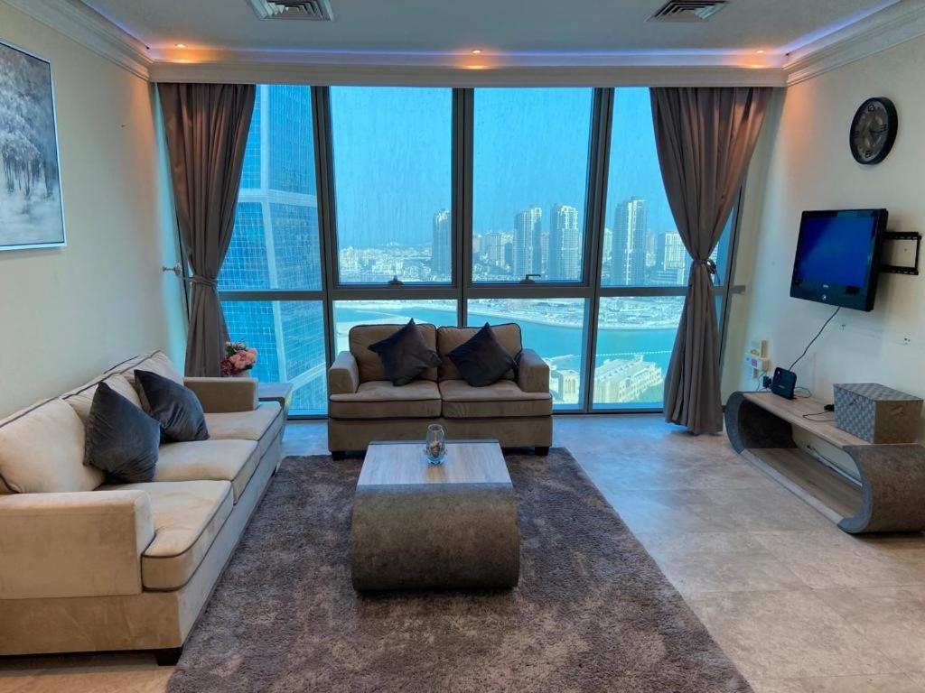 Lovely 2 Bed Apt On 24 Floor In Zig Zag Tower *