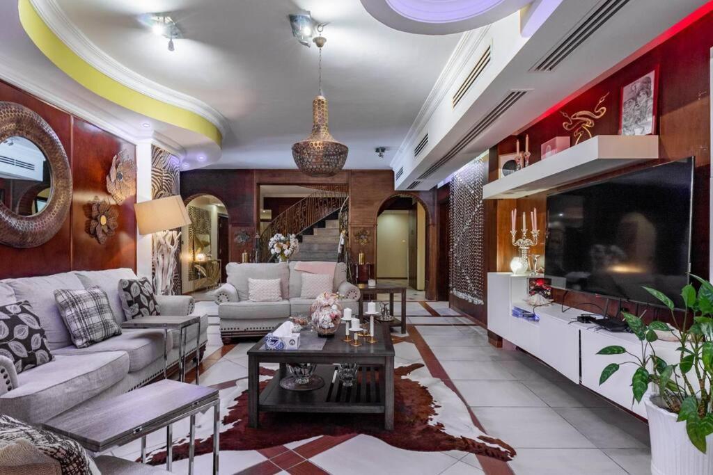 Cheerful 5-bedroom With Pool Villa *