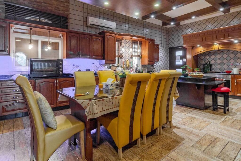 Cheerful 5-bedroom With Pool Doha