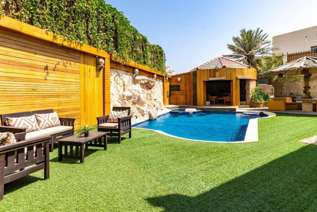 Cheerful 5-bedroom With Pool Villa