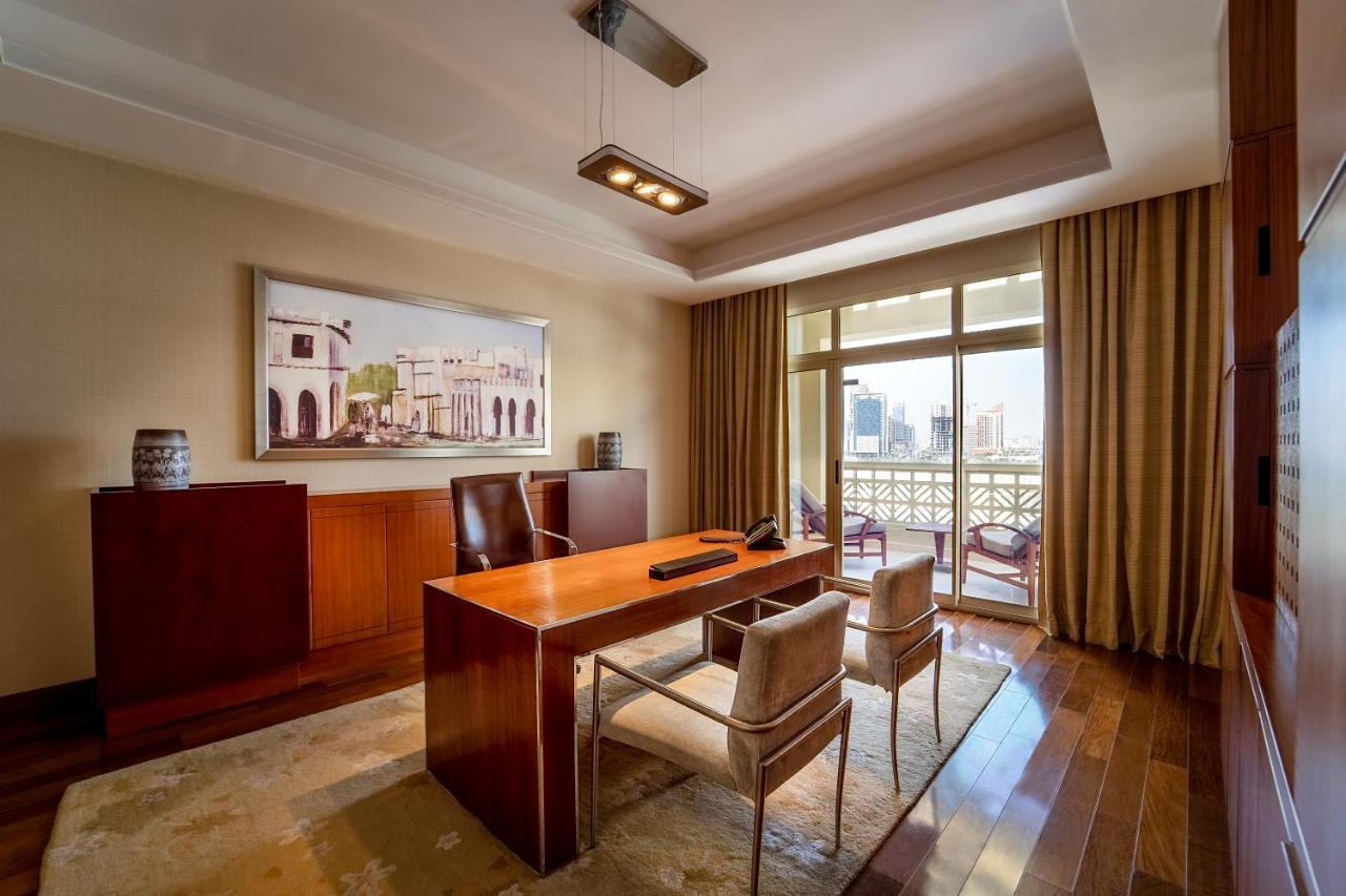 Grand Hyatt & Hotel